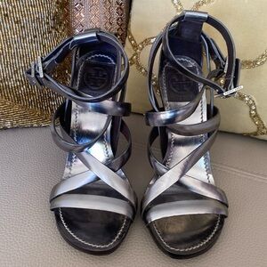 Tory Burch, Brand new size 7 Silver, elegant heels.